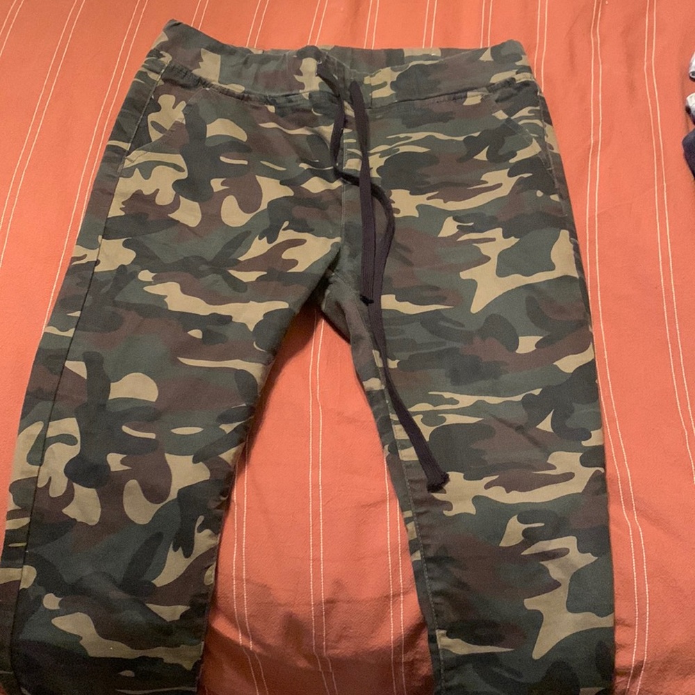 Camo skinny pants